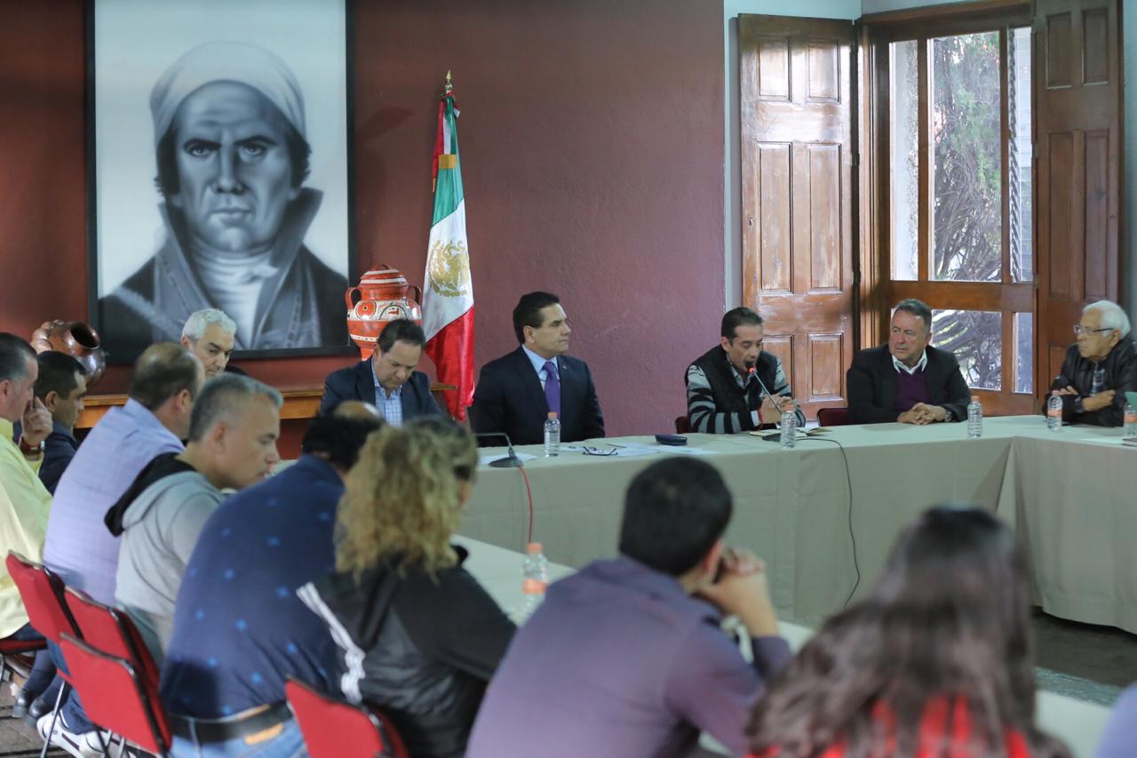 Acuerda Gobernador con gasolineros trabajo conjunto ante desabasto