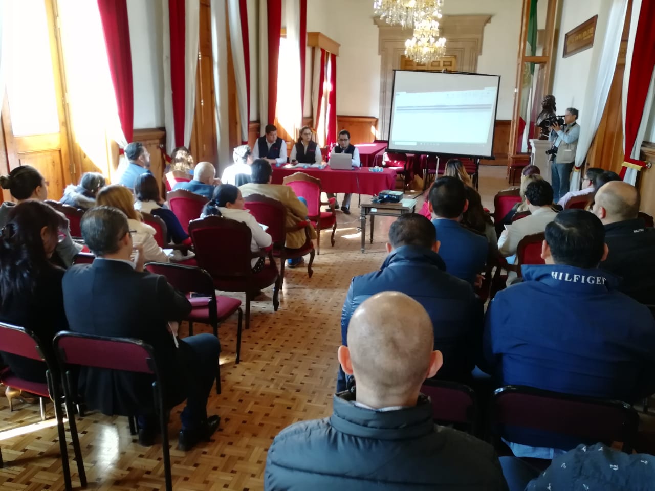 Personal de Servicios parlamentarios y transparencia recibe capacitación del IMAIP