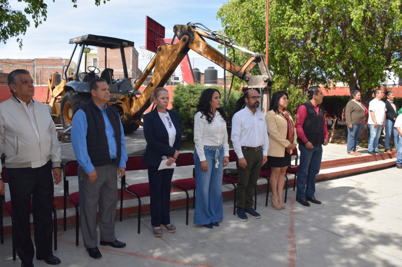 Beneficia IIFEEM a más de 700 alumnos de primaria, con techumbre