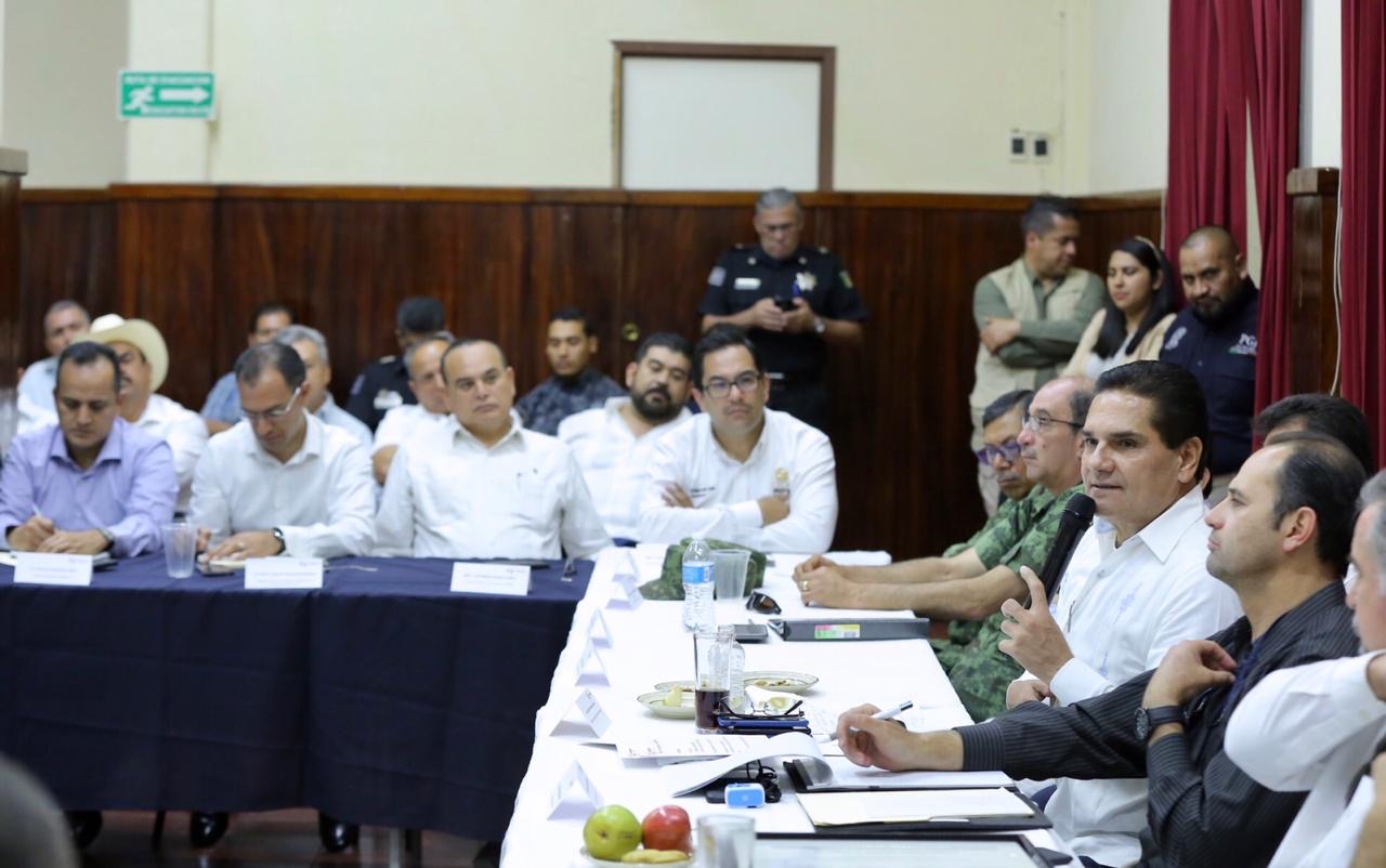 Trabajar juntos para fortalecer policías municipales: Gobernador