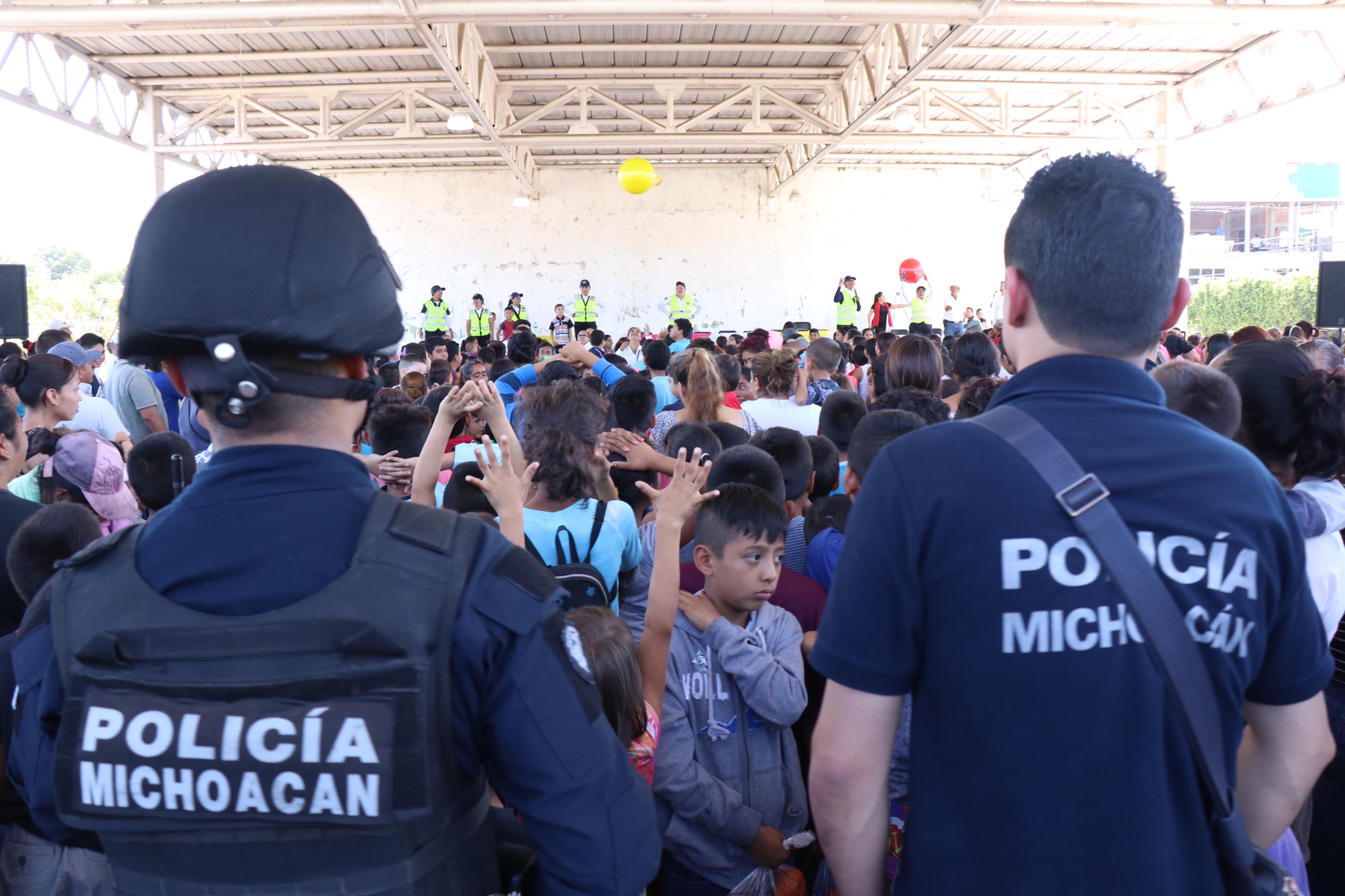 Lleva Policía Michoacán juguetes con motivo del día de Reyes Magos, a la Comunidad Modelo de Cenobio Moreno