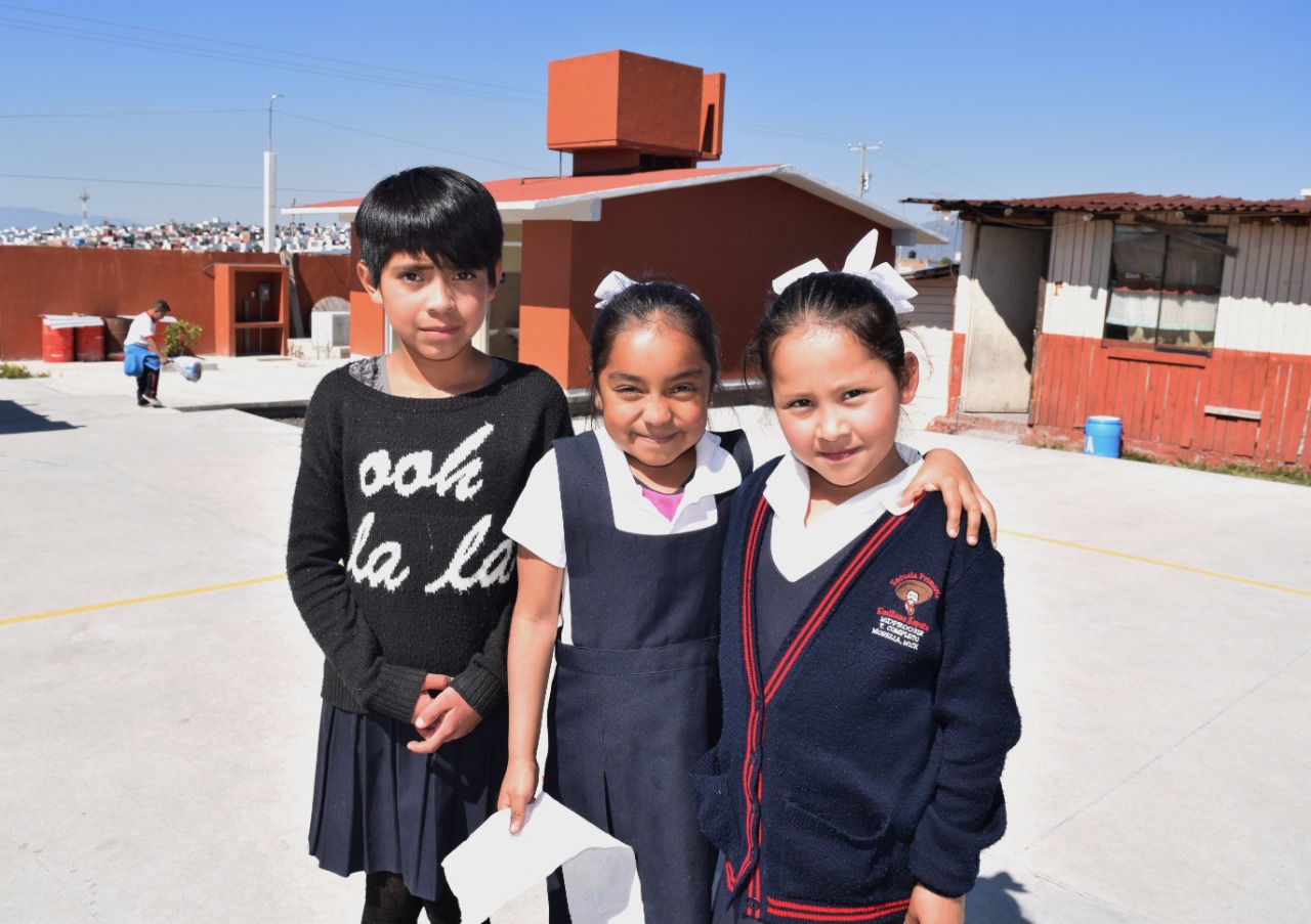 Sustituye IIFEEM “aulas de palitos» en escuela de Morelia