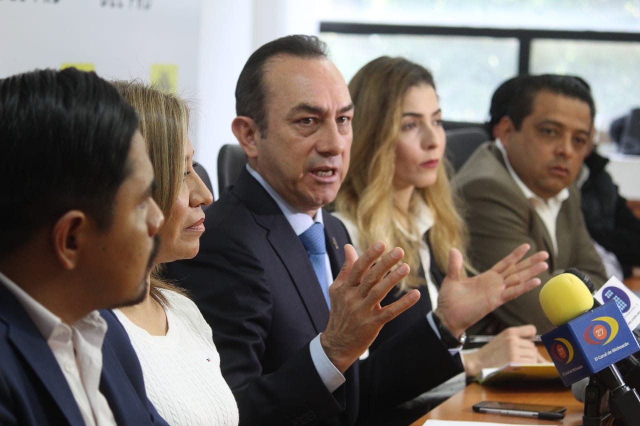 El PRD urge al gobierno Federal y a PEMEX que regularicen el servicio de combustible.