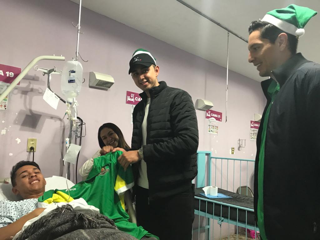 Aguacateros se convierten en Reyes Magos en el Hospital Infantil de Morelia