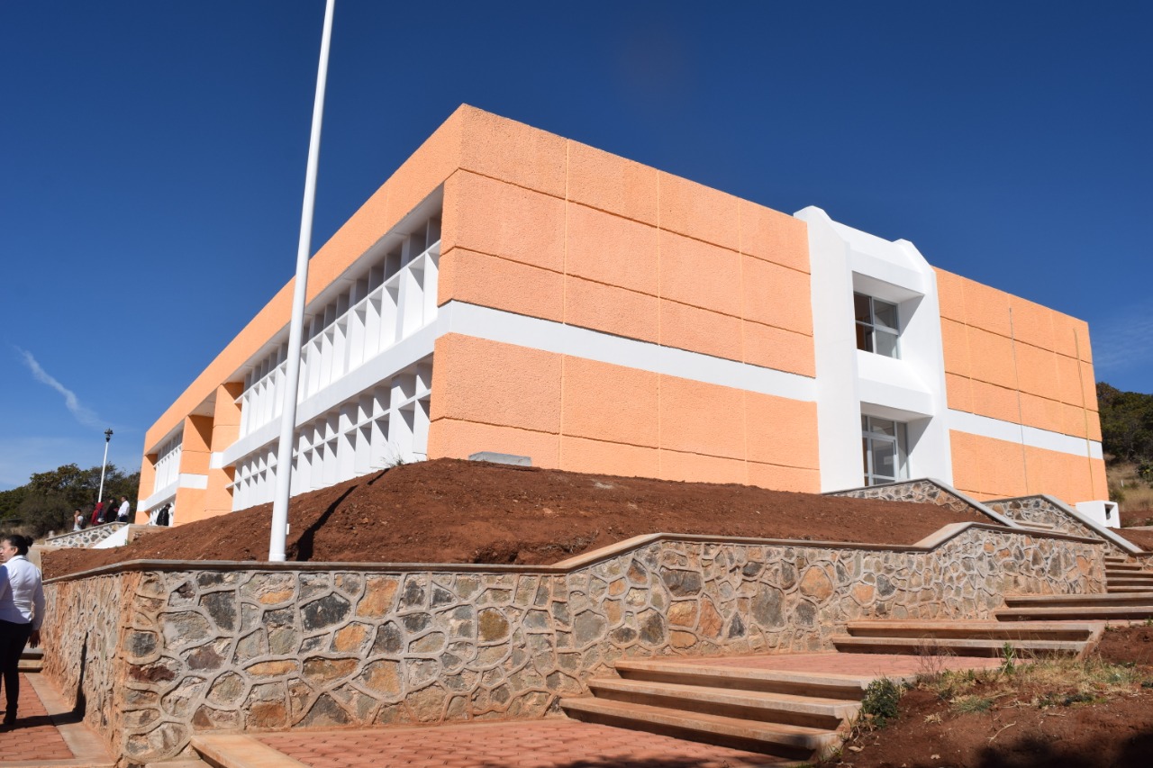 Mejor infraestructura educativa en la Región Zitácuaro: IIFEEM