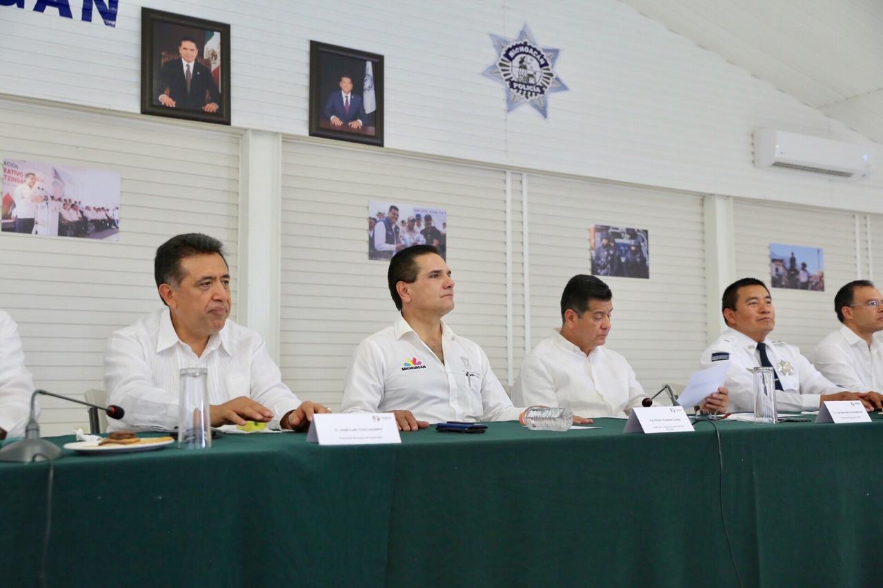 Revisa Gobernador estrategia de seguridad en región Apatzingán
