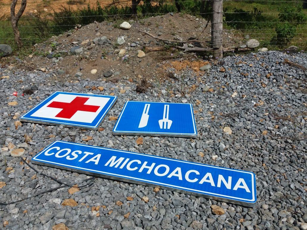 Instalan señalética turística en la Región Coalcomán