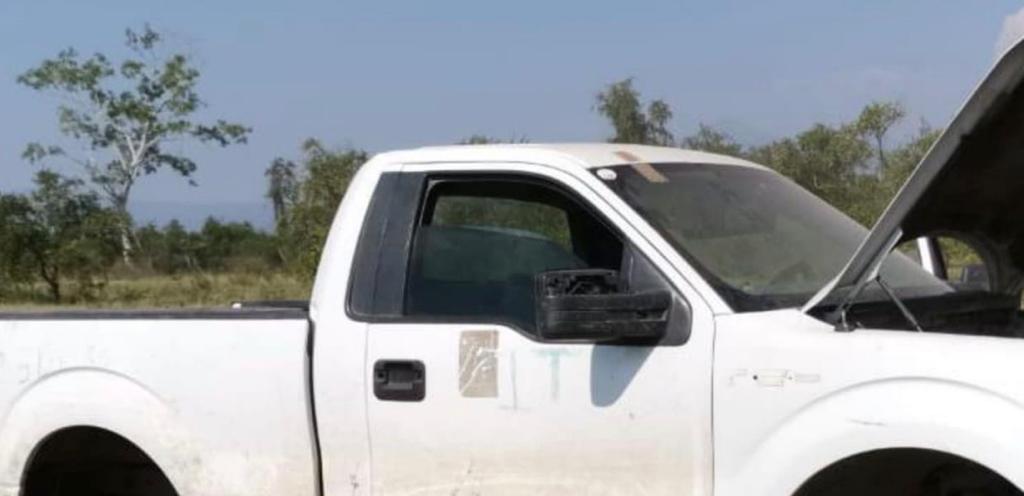 Asegura Policía Michoacán un vehículo con reporte de robo, en Apatzingán