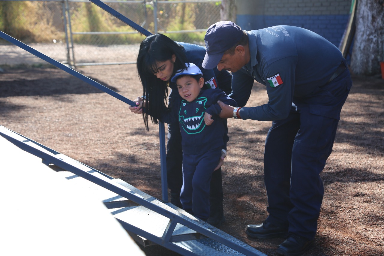 Con apoyo de la Equinoterapia, Bastián, de 4 años, logra caminar sin apoyo