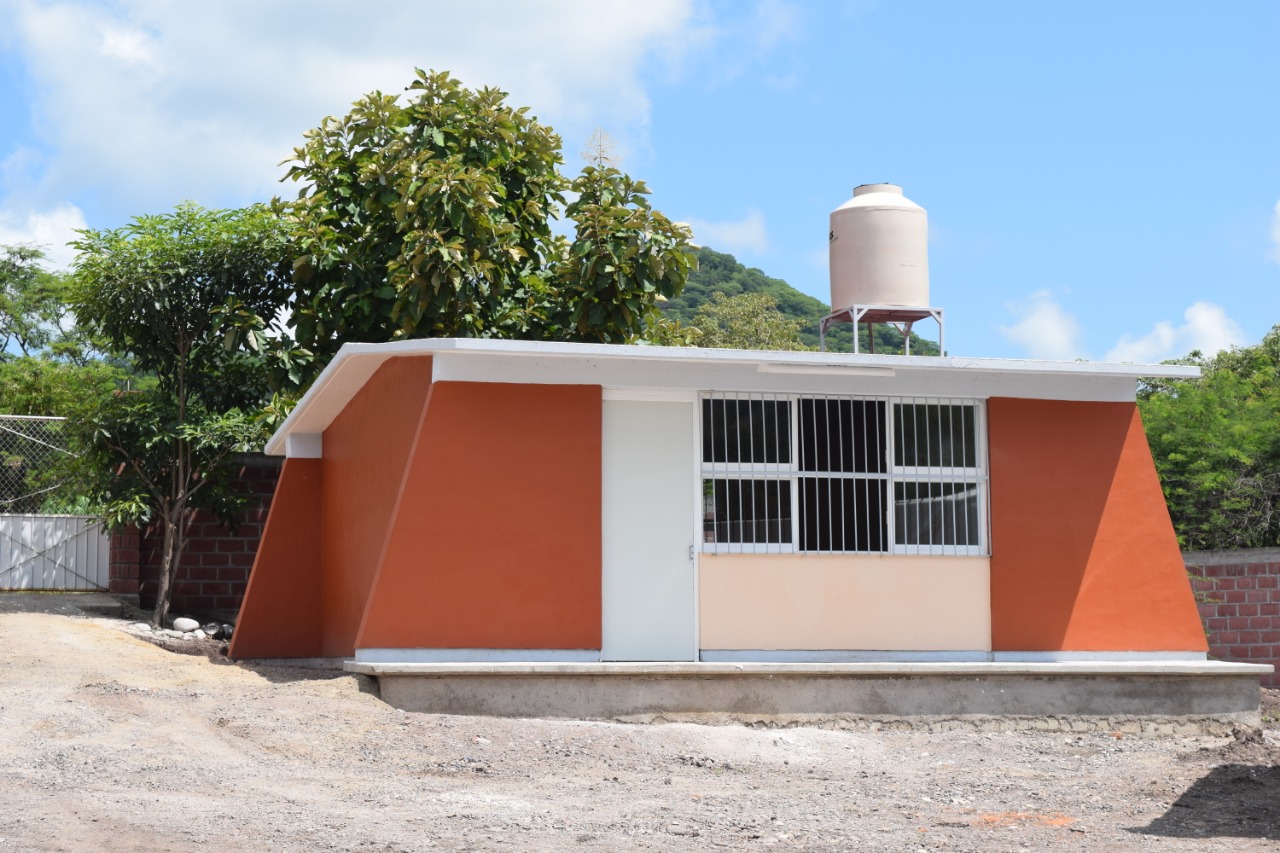 Atiende IIFEEM escuelas en Turicato, Carácuaro y Churumuco; la inversión, superior a los 41mdp