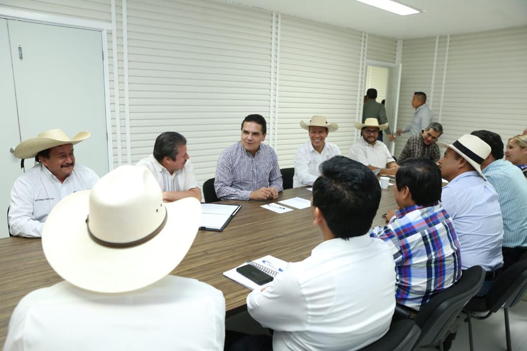 Establecen Gobernador y COCOCAM ruta para continuar impulso del campo michoacano