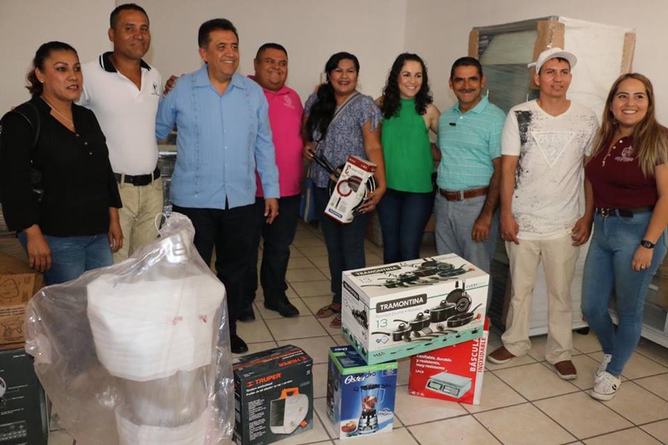 Entregan recursos para 7 proyectos en Apatzingán