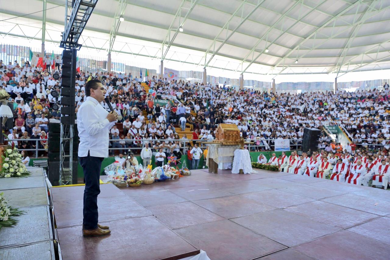 Saluda Gobernador a niños y jóvenes misioneros del país