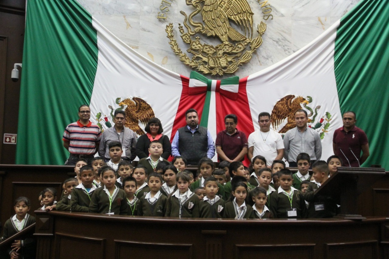 Presentan libro “Mi Constitución, Poesía Cívica”; Erik Juárez encabeza evento