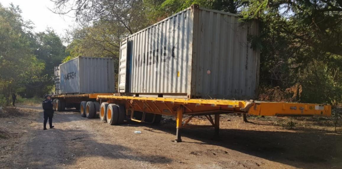 Tras reporte al 911, recupera Policía Michoacán tracto camión y dos plataformas con mercancía