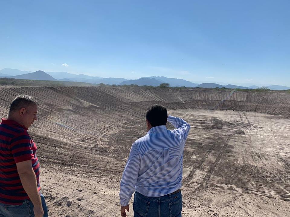 Alcalde supervisa obra del relleno sanitario y balizamiento de calles