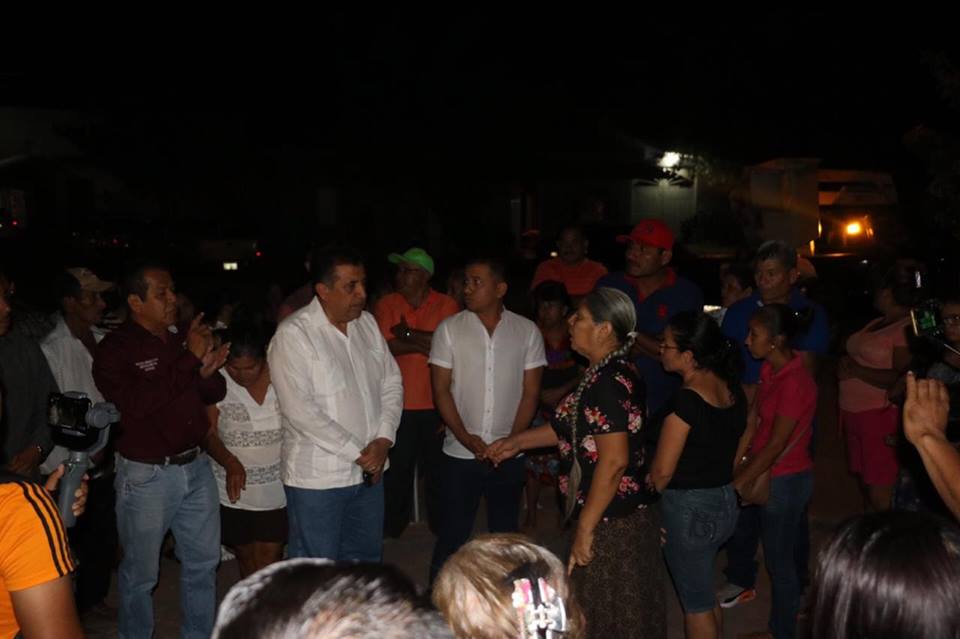 Alcalde inaugura alumbrado en avenida Joaquín Amaro