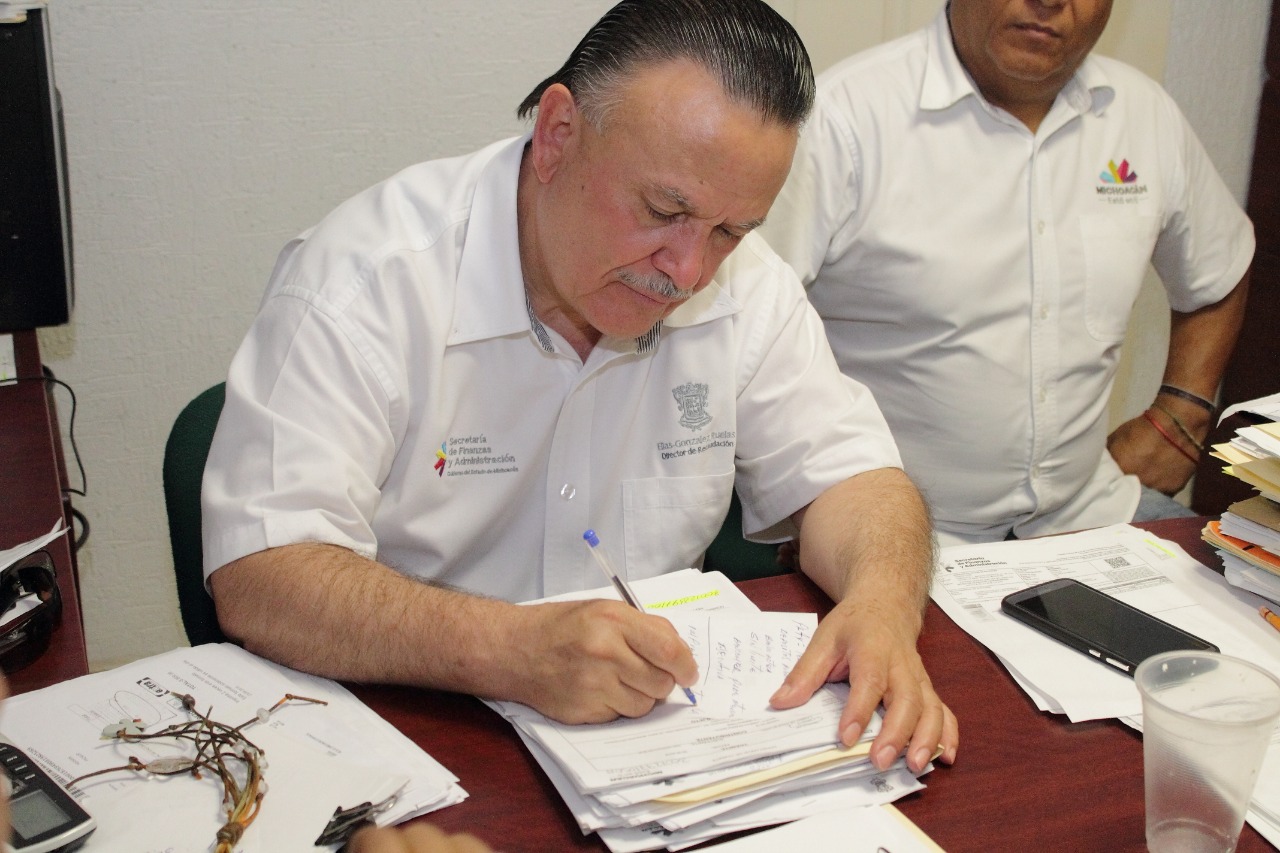 Revisa Finanzas y Administración resultados y operaciones en el distrito de Apatzingán