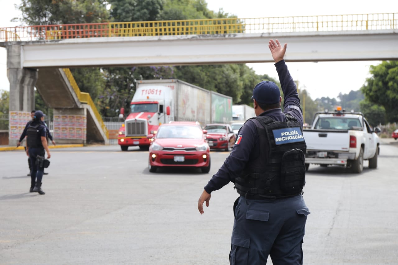 Realiza Policía Michoacán labores para agilizar vialidad en acceso a Uruapan