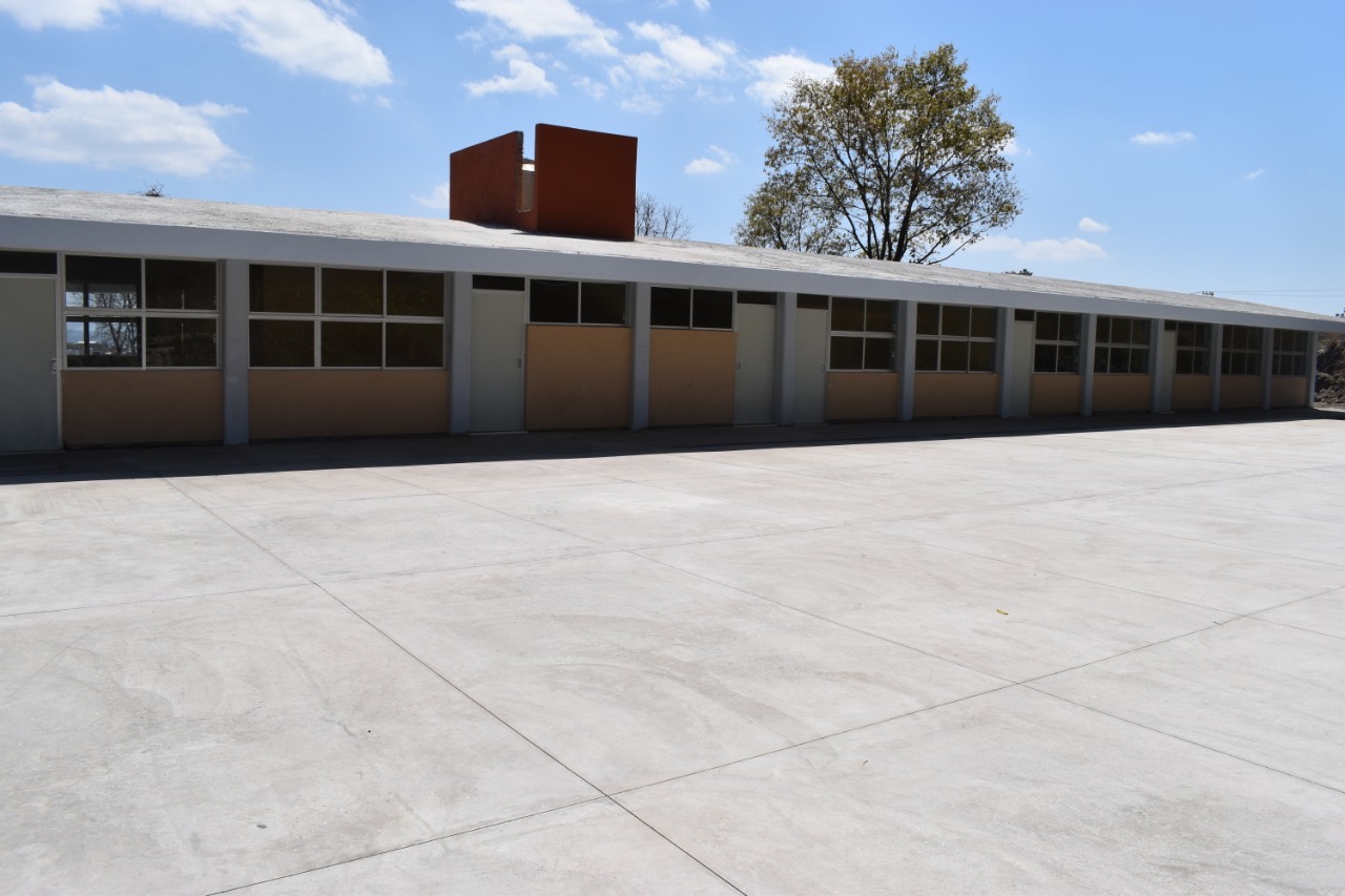 Sustituye IIFEEM aulas de “palitos» en la Secundaria Técnica 163, de Uruapan