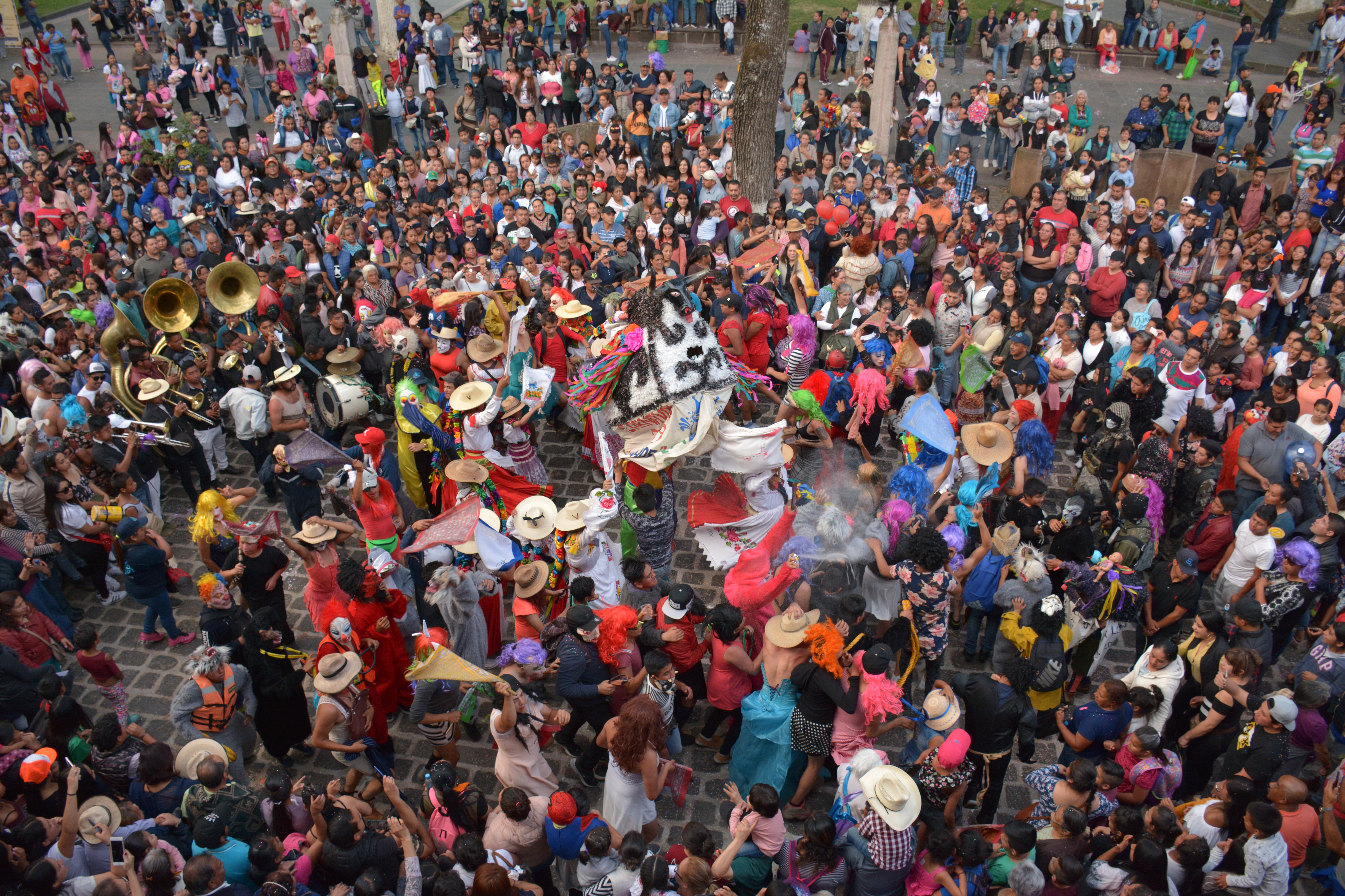 DETRÁS DE LOS TORITOS DE PETATE, HAY UNA HISTORIA DE INTEGRACIÓN SOCIAL PROMOVIDA POR TATA VASCO