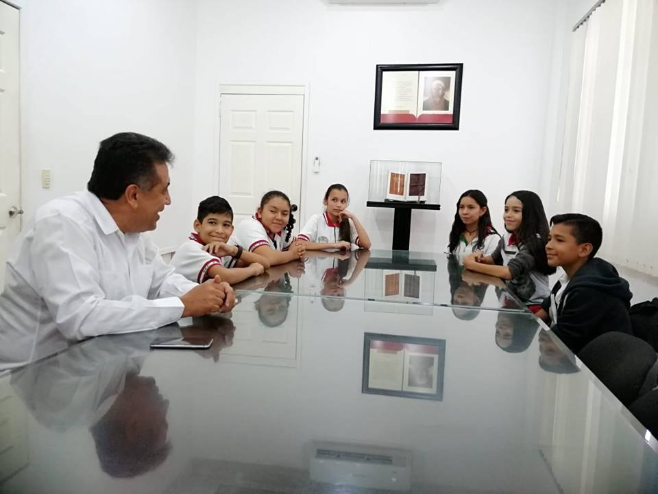 Gobierno de Apatzingán comprometido con la educación