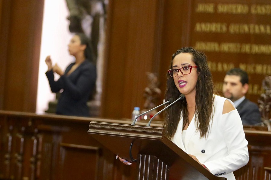Denuncia Tere Mora descarga irregular de aguas residuales en Lago de Camécuaro