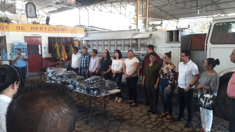 Entregan uniformes a elementos de PC