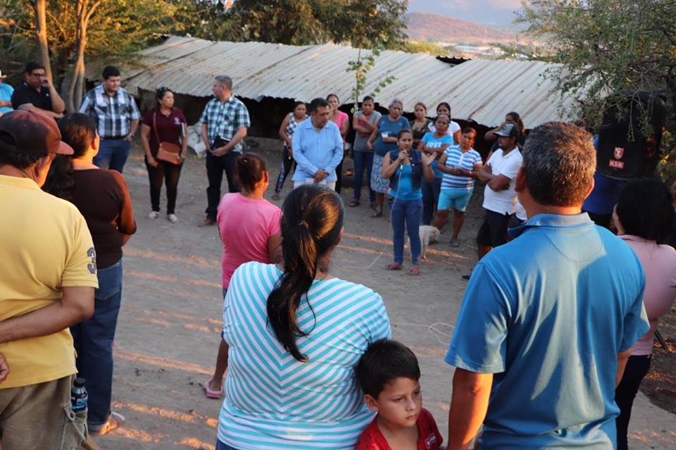 Alcalde de Apatzingán entrega  obras sanitarias