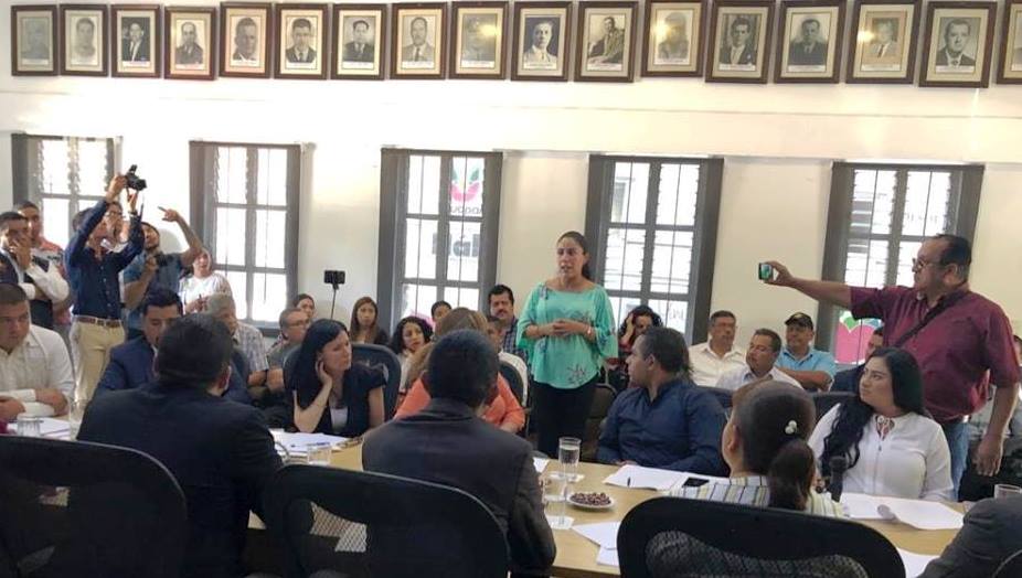 Uruapan aprueba reglamentodel Consejo de la Juventud con asistencia de Fanny Arreola Pichardo