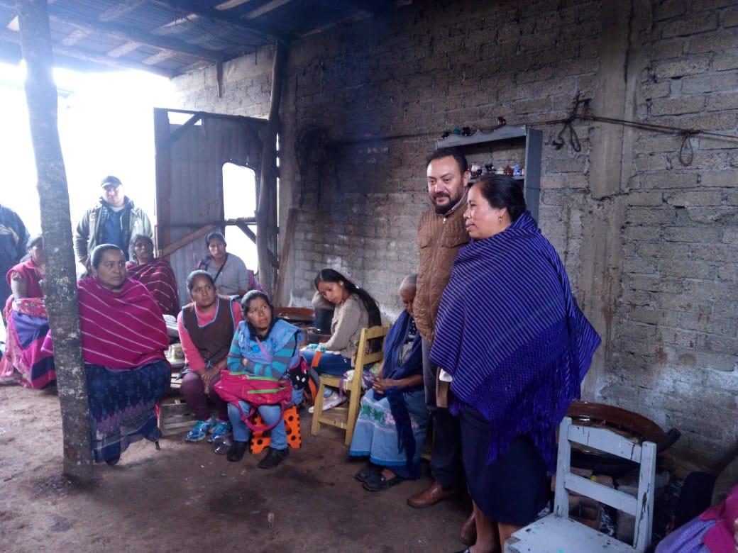 Promueve el IAM el uso de esmalte libre de plomo entre las y los alfareros de Michoacán