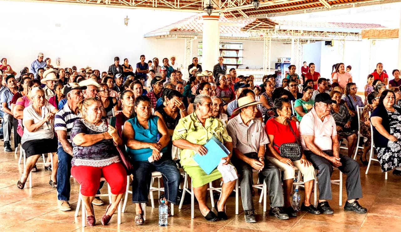 Ingresan 135 habitantes de Apatzingán a Palomas Mensajeras