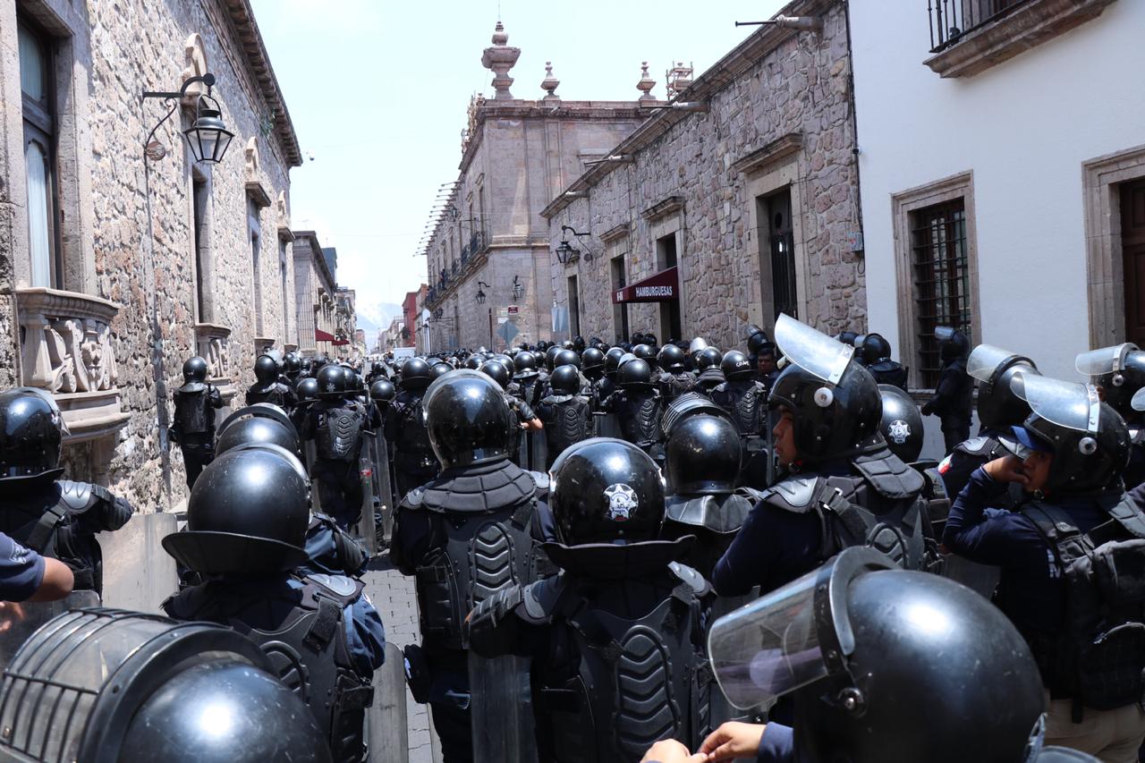 Tras agresión de manifestantes, Policía Michoacán refuerza operativo en Centro Histórico