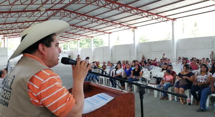 Entrega Roberto Pantoja apoyos a beneficiarios del programa ‘Jóvenes Construyendo el Futuro’ en San Lucas