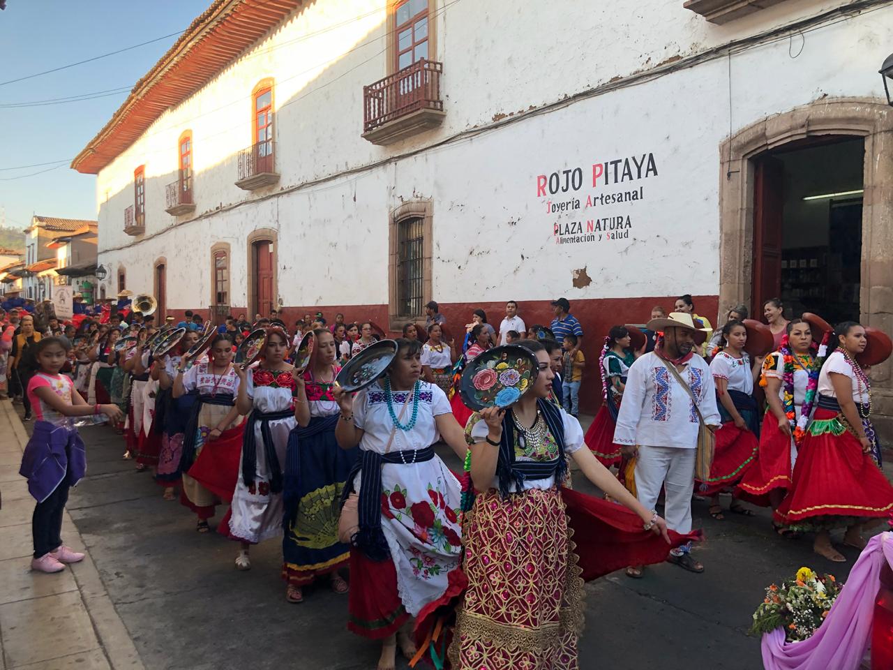 Por Semana Santa, desborda en Michoacán turismo religioso
