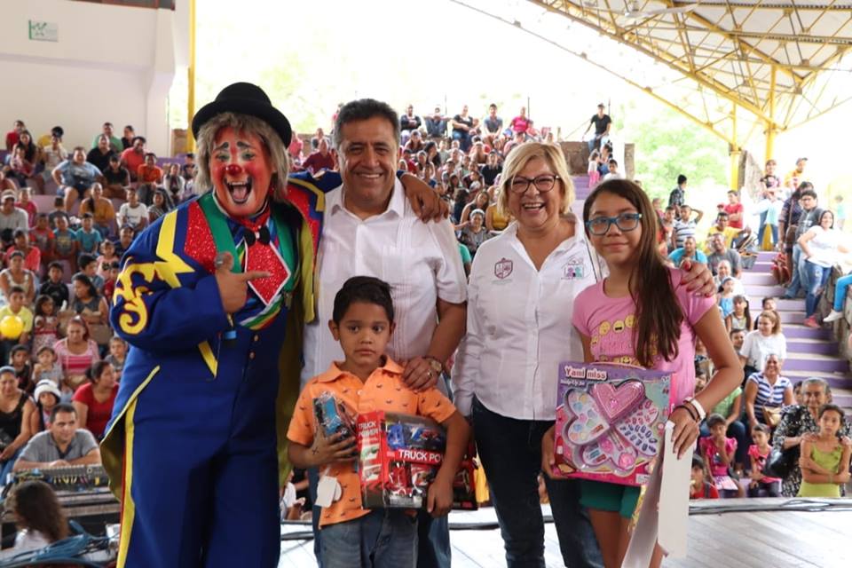 Apatzingán festeja a infantes en su día