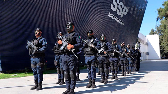 Captura SSP en Hidalgo a dos con equipo táctico, granada, armas blancas y droga