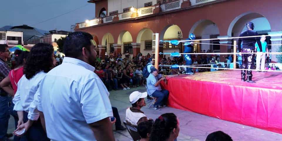 Diputado Federal y Regidora del PT llevan alegría a cientos de infantes en Apatzingán