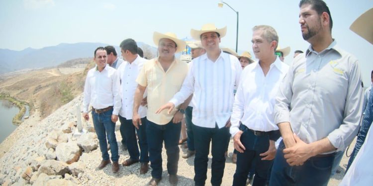 Antonio García y Miguel Ángel Mancera sostienen gira de trabajo por Huetamo