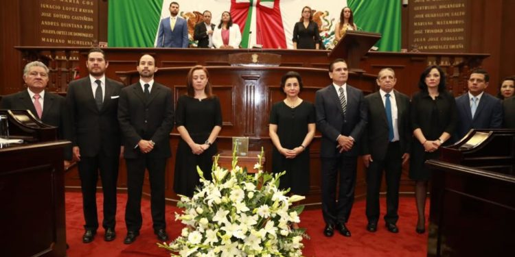 Encabeza Gobernador acto luctuoso en honor a ex gobernador Ausencio Chávez