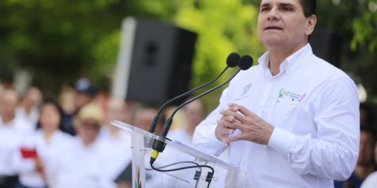 Seguridad, en buenas manos con policías certificados: Gobernador