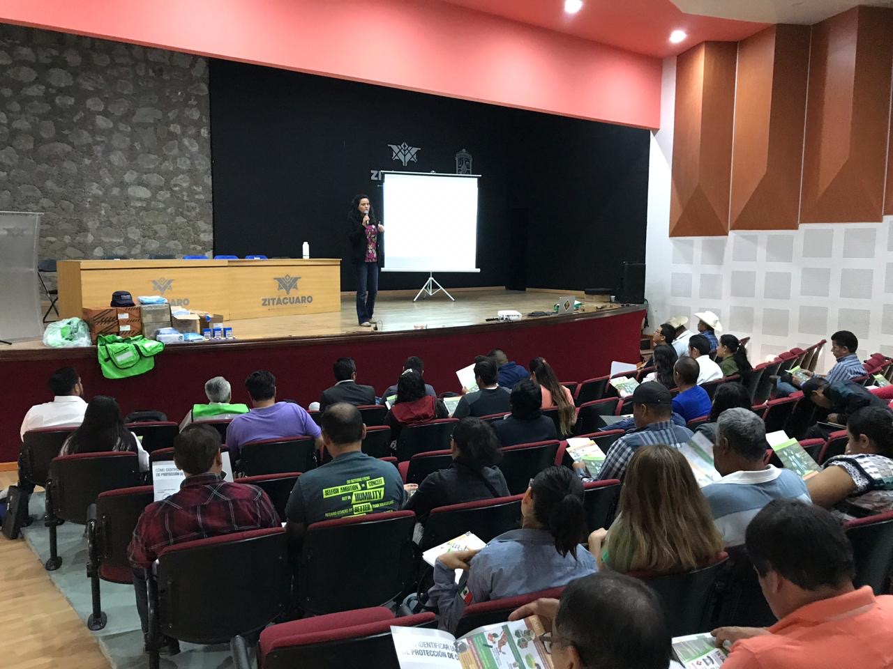 Capacita SSM a productores y jornaleros en prevención de intoxicaciones por plaguicidas