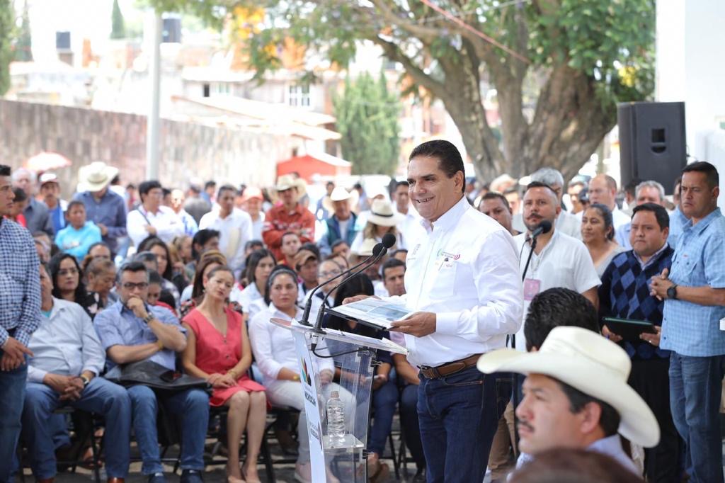 Después de una década en abandono, entrega Gobernador Centro de Salud en Contepec
