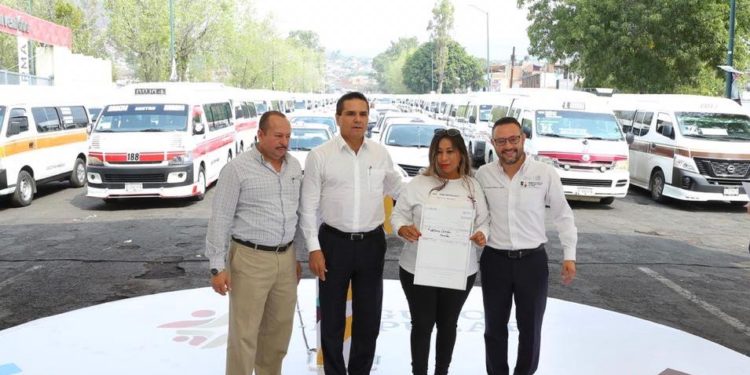 Incorporan a más de 30 mil transportistas michoacanos al Seguro Popular