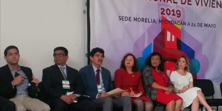 Abatir abandono de viviendas por falta de servicios, objetivo de diputada Sandra Luz