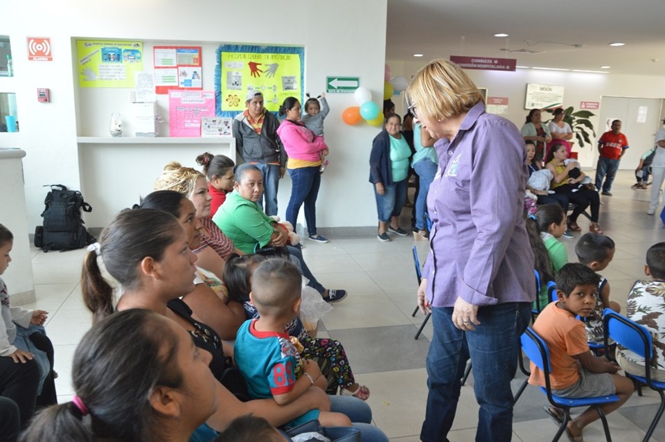 DIF Apatzingán lleva alegría a infantes a Hospital Regional y Guardería