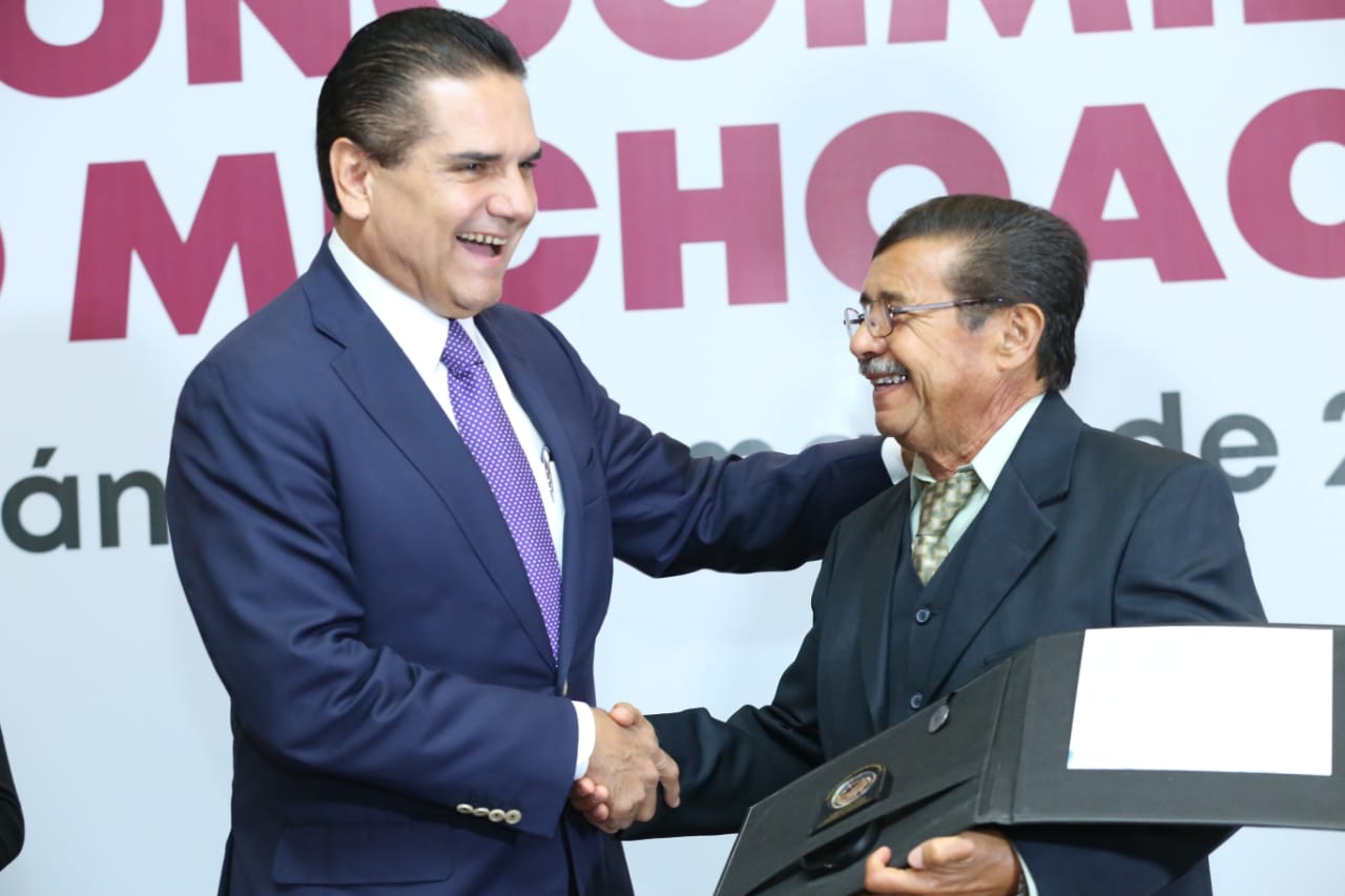 Certeza laboral, compromiso del Gobierno del Estado con las y los profesores: Silvano Aureoles