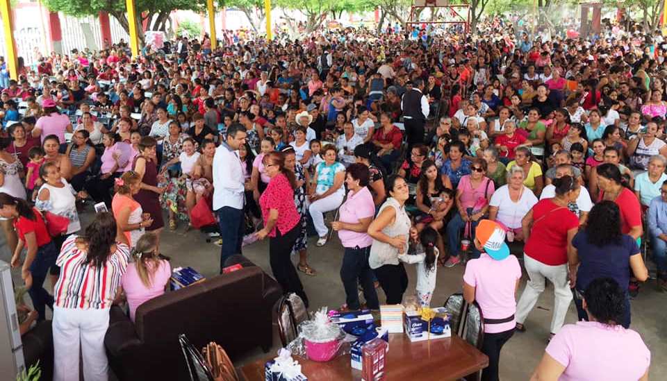 Juntos Somos Mejor festeja el día de las madres ante ciento de familias Apatzinguenses