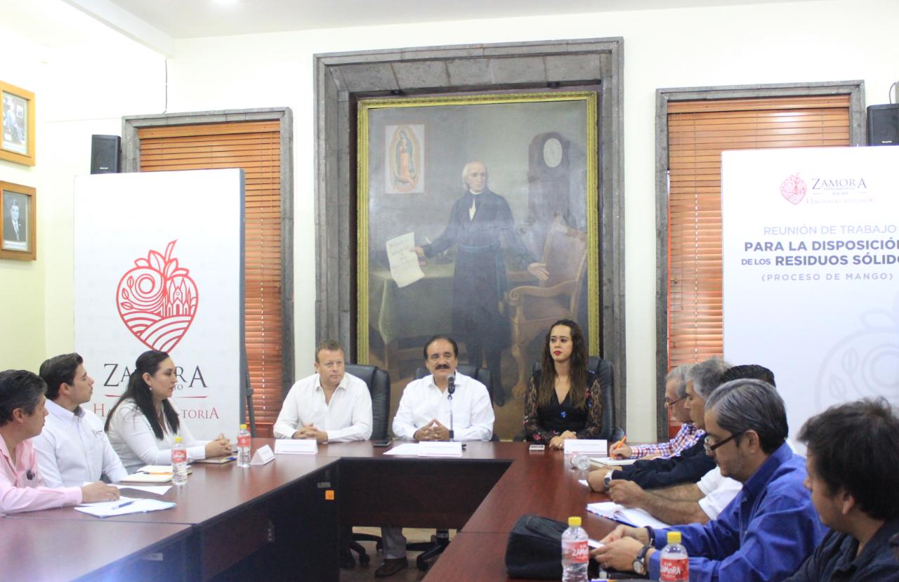 Busca Gobierno del Estado proyectos sustentables para procesar desechos frutales en Zamora