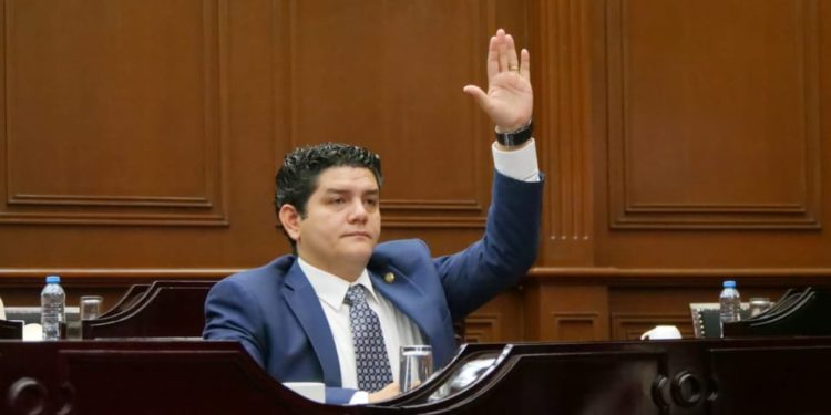 Plantea Toño Madriz elevar a rango constitucional el derecho de la educación inicial, así como la educación especial en Michoacán